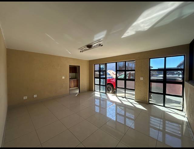 334M² WAREHOUSE TO LET IN POMONA